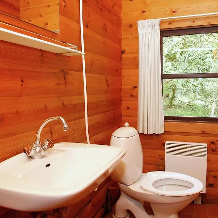 Two-bedroom Holiday In 19 *